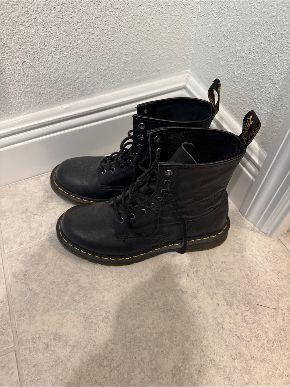 Dr Martens 1460 Smooth leather lace ups - Picture 2 of 4